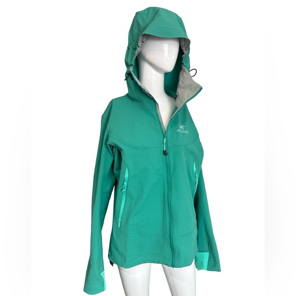 Arc'teryx Jackets & Blazers - Arc’teryx Women’s Hooded Jacket Size Large – Excellent Condition